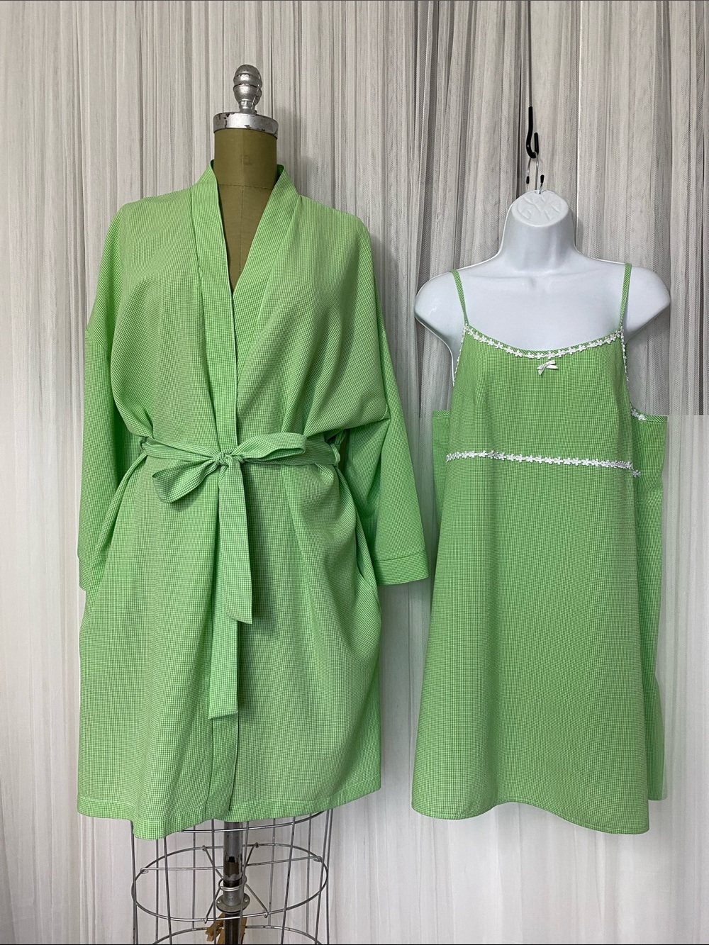 90’s Victoire Delage Light Green Gigham Women’s Robe & Chemise Sleep Set Size L